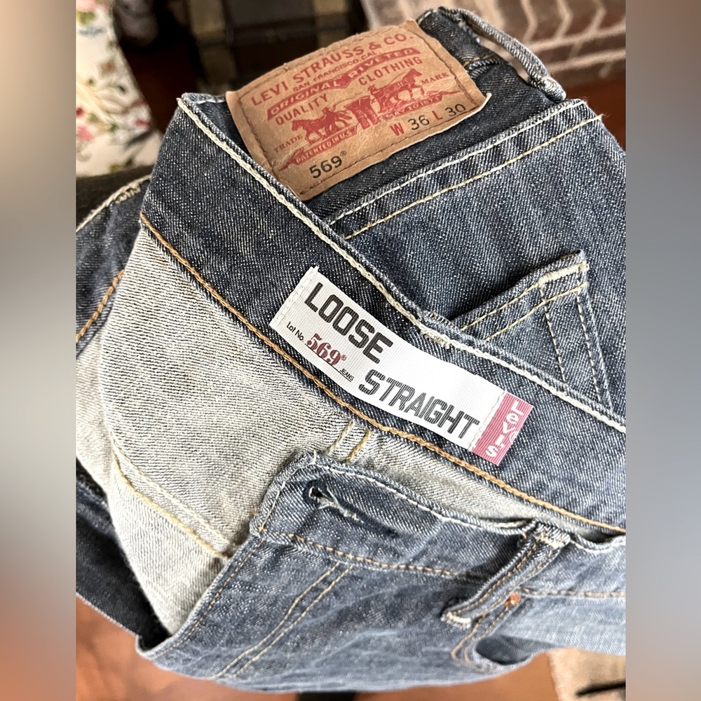 Levi’s 569 Loose Straight men’s jeans size 36x30. Only worn twice.